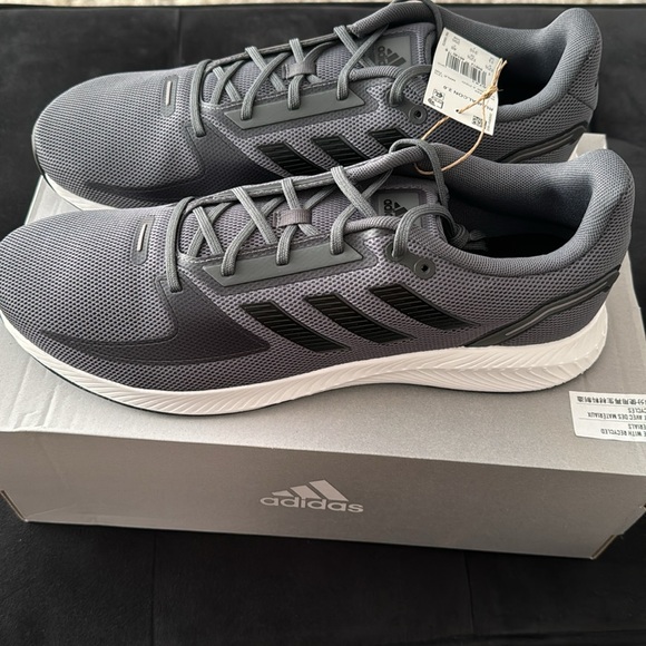 Adidas running shoes brand new never worn - Picture 3 of 4